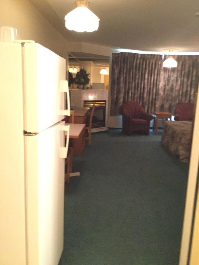 Western Budget Motel East Red Deer Exterior photo