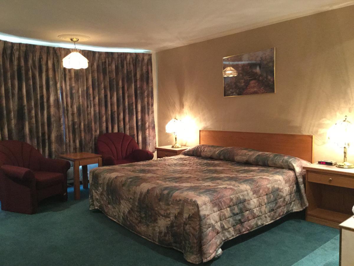 Western Budget Motel East Red Deer Exterior photo