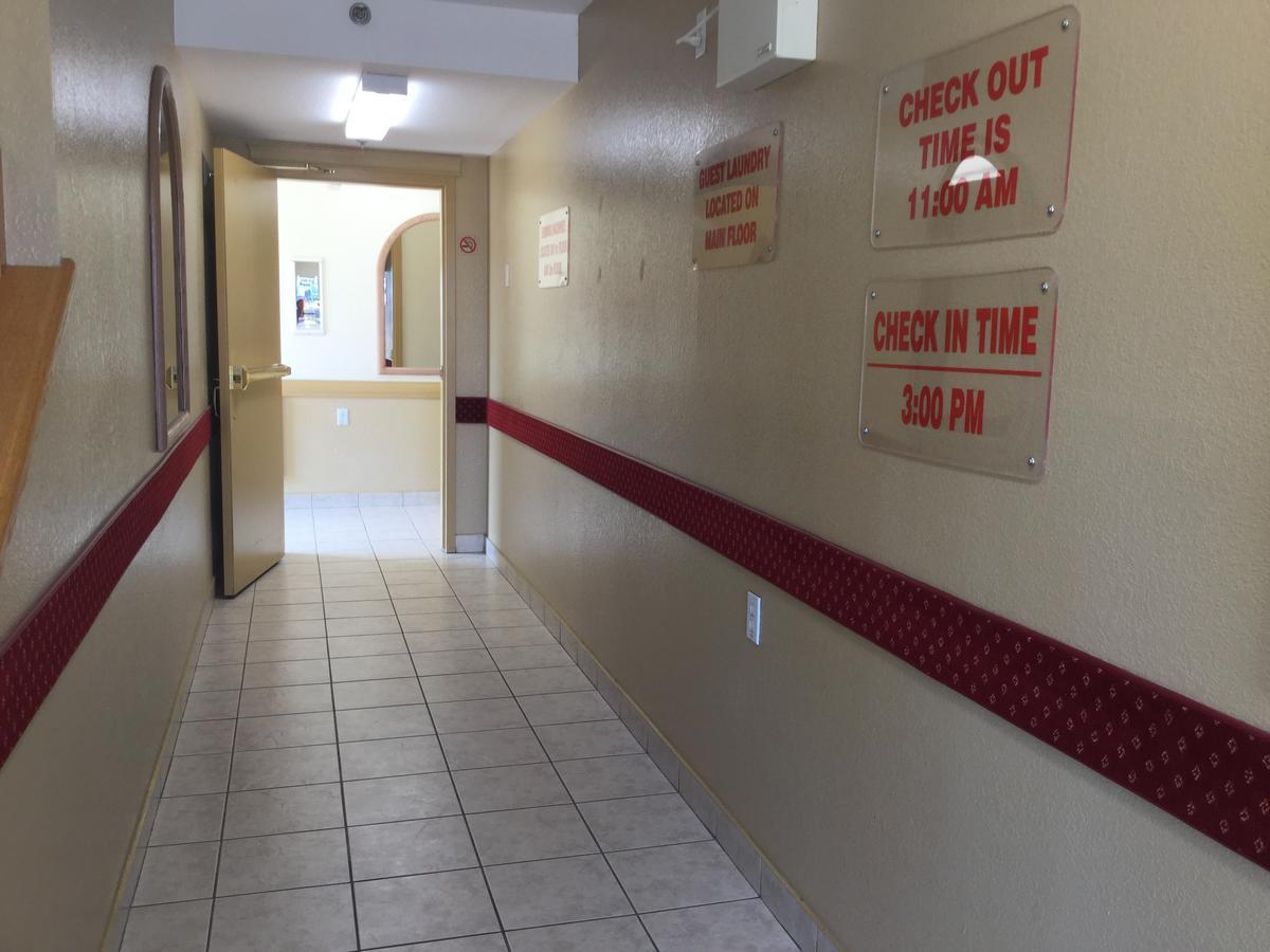 Western Budget Motel East Red Deer Exterior photo