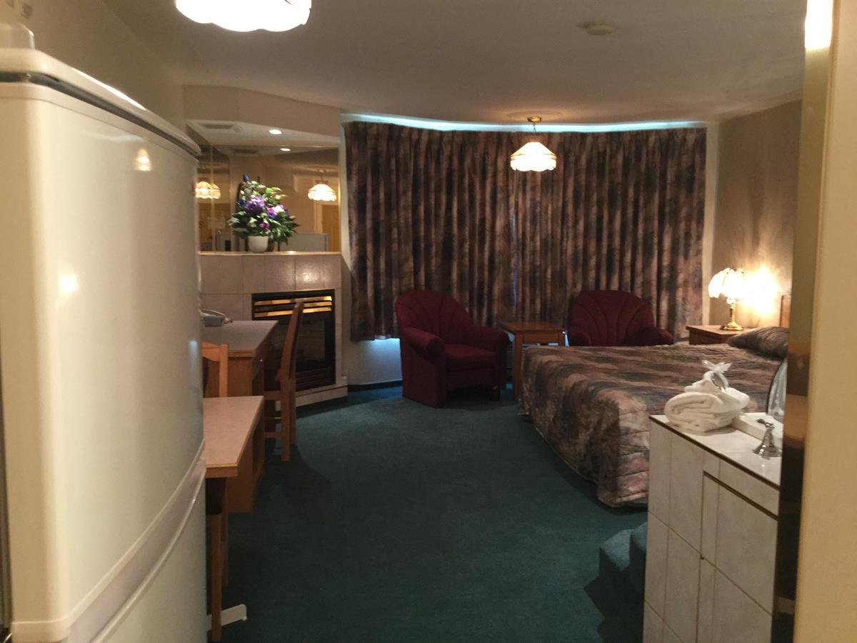 Western Budget Motel East Red Deer Exterior photo